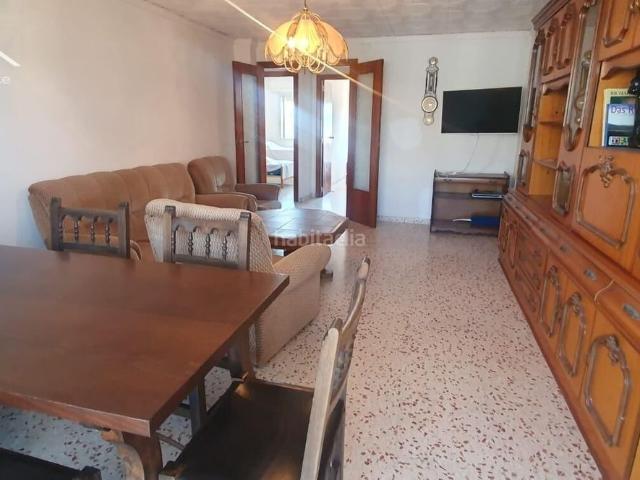 Apartamento en venta en Daimús. Apartamento en venta en Playa de Daimús con 3 habitaciones, terraza y garaje cerrado. Apartamentos.