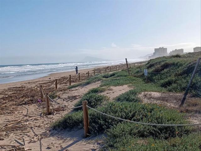 Apartamento en venta en Daimús. Apartamento primera línea de mar, totalmente amueblado y listo para disfrutar!. Apartamentos.