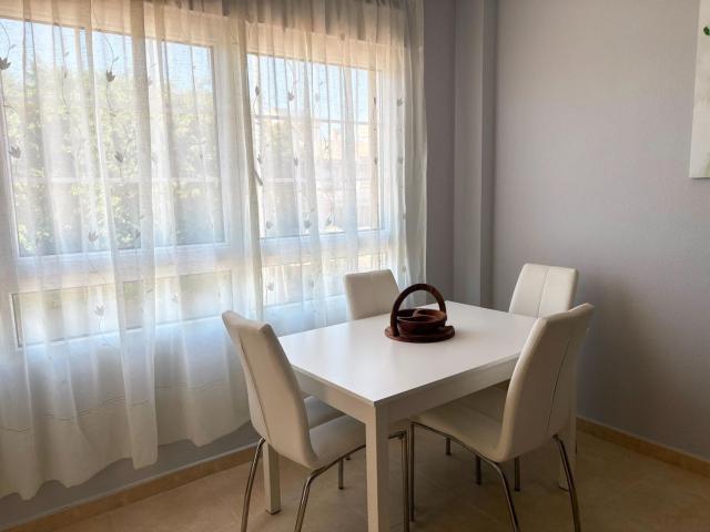 Apartamento en venta en Daya Nueva. Bungalow planta alta con gran solárium privado y piscina comunitaria en Daya Nueva. Apartamentos Daya.