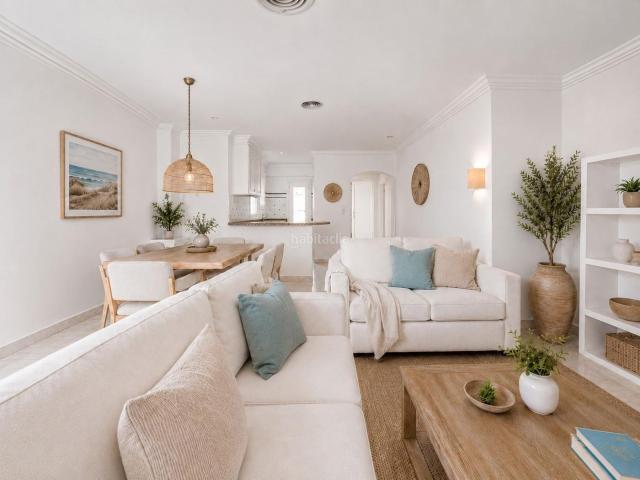 Apartamento en venta en Dénia, El Palmar Los Molinos. Apartamento esquinero en primera línea de mar con gran terraza y vistas frontales al Mediterráneo. Apartamentos.