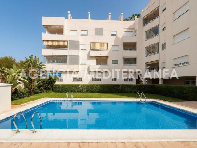 Apartamento en venta en Dénia, El Puerto. Exclusivo apartamento en primera línea de la playa de Denia con vistas al mar y ubicación inmejorable. Apartamentos.