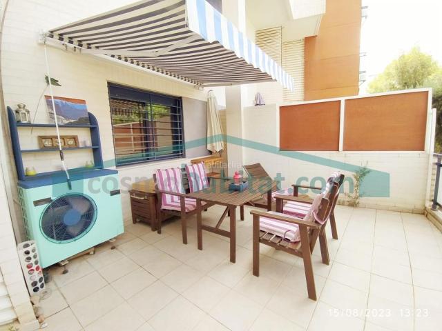 Apartamento en venta en Dénia, El Puerto. Fantástico bajo con terraza a escasos metros de la playa y del puerto deportivo de Denia. Apartamentos.