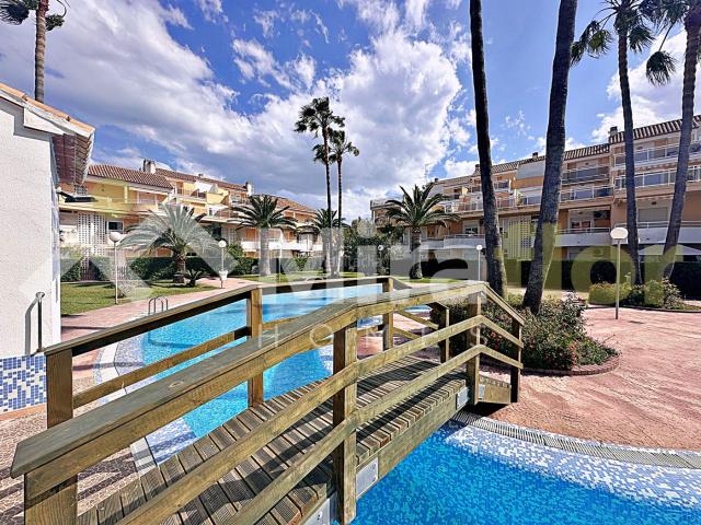 Apartamento en venta en Dénia, Les Bassetes El Marjal. Su residencia de lujo con piscina y jardín: apartamento en primera planta con terraza privada. Apartamentos.