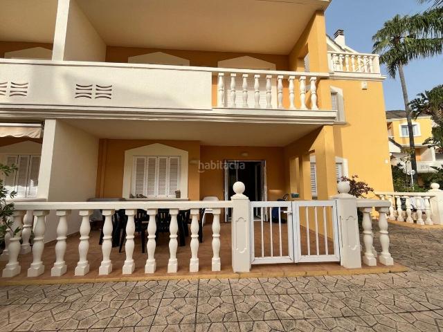 Apartamento en venta en Dénia, Les Bassetes El Marjal. Si sueñas con despertar con la brisa del Mediterráneo y la máxima comodidad, este increíble apartamento en la codiciada zona de Le.