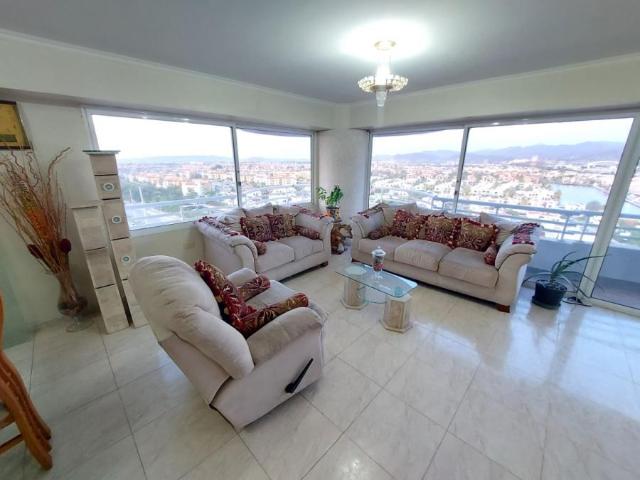 Apartamento en Venta en Diego Bautista Urbaneja LECHERIA Anzoátegui 240 m2. 4 hab