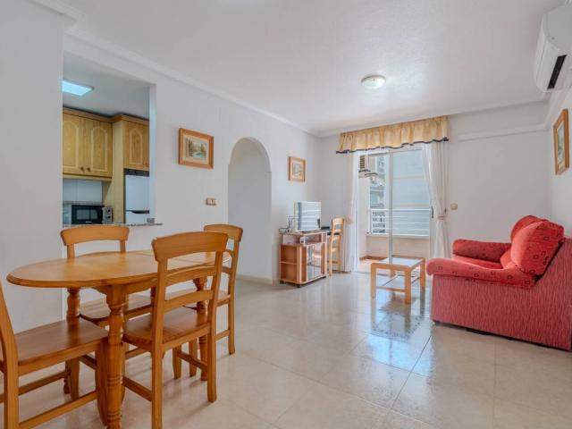 APARTAMENTO EN VENTA EN EL CENTRO DE TORREVIEJA 2 DORMITORIOS 1 BAÑO Y TERRAZA ORIENTACION SUR