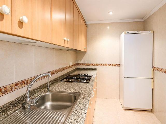 Apartamento en venta en Elche Elx, Los Arenales del Sol. Luminoso apartamento muy cerca de la playa con piscina y terraza acristalada. Apartamentos Elche.