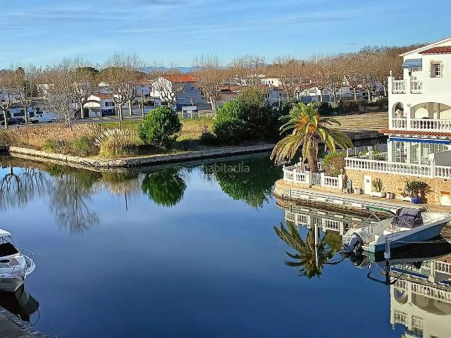 Apartamento en venta en Empuriabrava, Alberes Costa Brava. Apartamento renovado con vista al canal en Empuriabrava. Apartamentos.