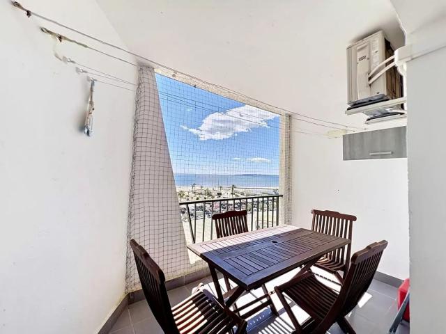 Apartamento en venta en Empuriabrava, Muga Gran Reserva Badia Costa Brava. Apartamento reformado con vista al mar en primera línea de playa en Empuriabrava. Apartamentos.