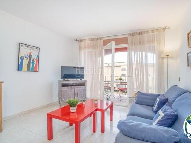 Apartamento en venta en Empuriabrava, Muga Gran Reserva Badia Costa Brava. GRAN RESERVA Encantador apartamento a solo 50 metros de la playa, con piscinas, jardines comunitarios y licencia.