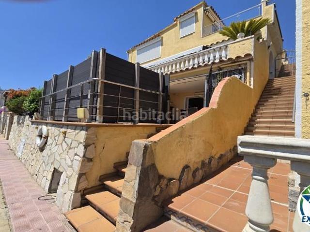 Apartamento en venta en Empuriabrava, Salins Cavall de Mar Costa Brava. Apartamento con Gran amarre de 14x3,70m antes de los puentes y parking. Apartamentos.