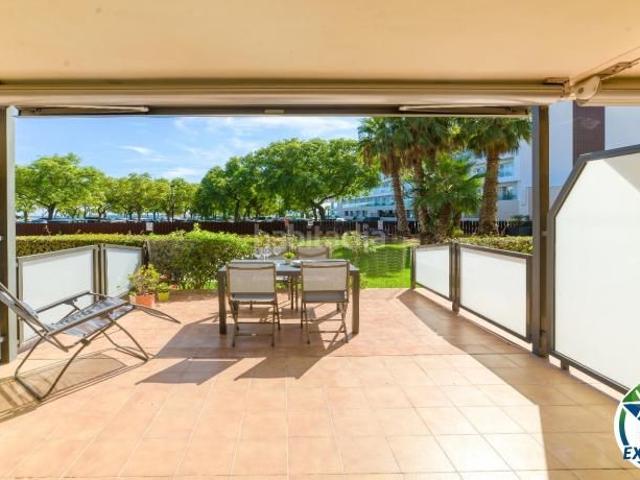 Apartamento en venta en Empuriabrava, Salins Cavall de Mar Costa Brava. Apartamento en Planta Baja en Primera Línea de Mar Zona Salatar. Apartamentos.