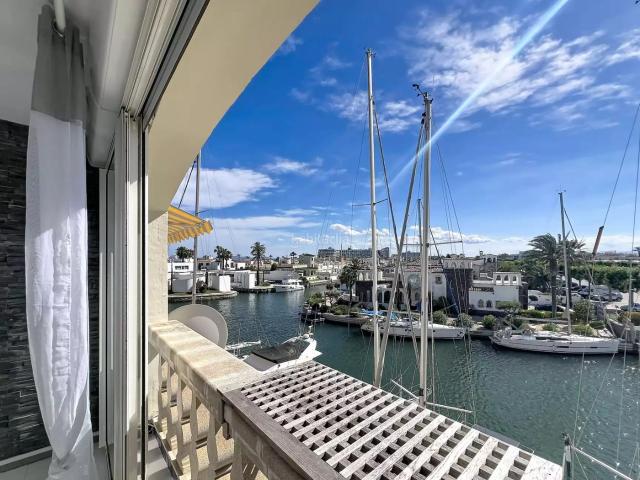 Apartamento en venta en Empuriabrava, Salins Cavall de Mar Costa Brava. Dúplex con vistas al puerto y parking privado en Empuriabrava. Apartamentos.