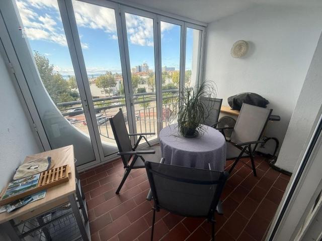 Apartamento en venta en Empuriabrava, Salins Cavall de Mar Costa Brava. Empuriabrava Dúplex a 50 m de la playa con vistas al mar, canal y montaña. Apartamentos.