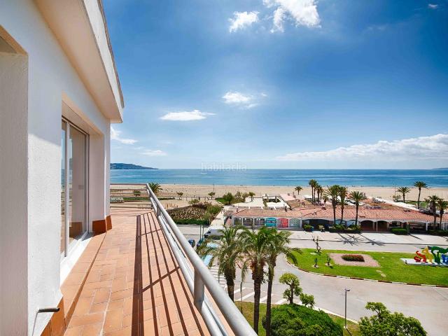 Apartamento en venta en Empuriabrava, Salins Cavall de Mar Costa Brava. Vive frente al mar: luz, vistas y licencia turística. Apartamentos.