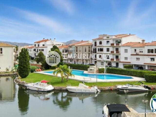 Apartamento en venta en Empuriabrava, Port Banyuls Port Alegre Port Empordà Costa Brava. PORT SOTAVENT Apartamento con vistas al canal y con piscina, parking y amarre comunitarios. Apartamentos.