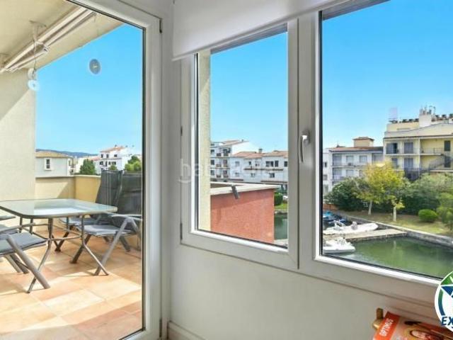 Apartamento en venta en Empuriabrava, Port Banyuls Port Alegre Port Empordà Costa Brava. PORT SOTAVENT Apartamento con vistas al canal y con piscina, parking y amarre comunitarios. Apartamentos.