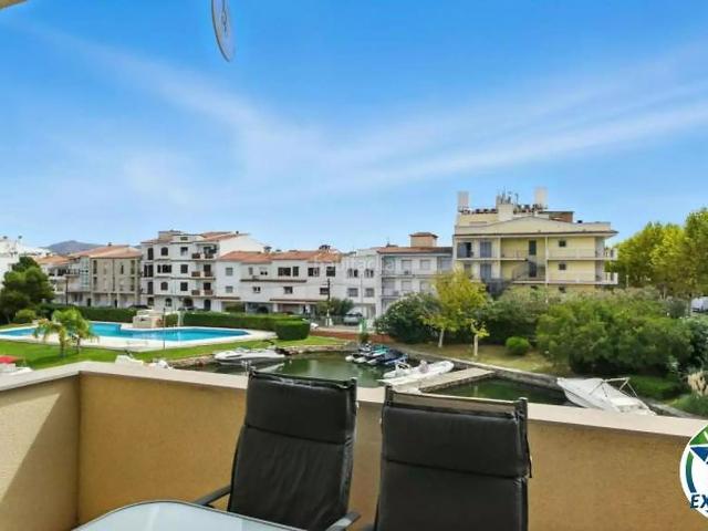 Apartamento en venta en Empuriabrava, Port Banyuls Port Alegre Port Empordà Costa Brava. PORT SOTAVENT Apartamento con vistas al canal y con piscina, parking y amarre comunitarios. Apartamentos.