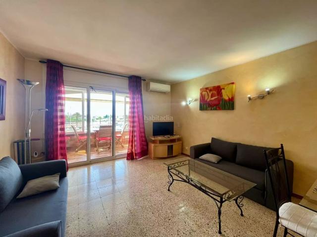 Apartamento en venta en Empuriabrava, Port Grec Port Moxó Costa Brava. Apartamento exterior con bonitas vistas al canal y al mar, a dos pasos de la playa en Empuriabrava. Apartamentos.