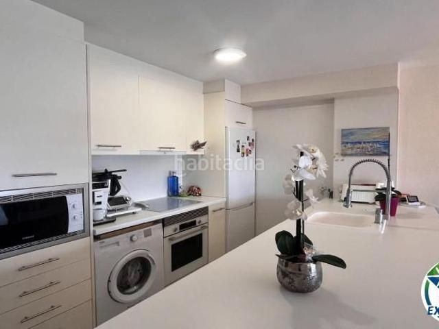 Apartamento en venta en Empuriabrava, Port Grec Port Moxó Costa Brava. Apartamento renovado con vista al mar y al canal en Empuriabrava. Apartamentos.