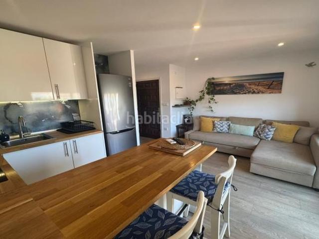 Apartamento en venta en Empuriabrava, Puigmal Mas Nou Costa Brava. Acogedor apartamento renovado de 1 habitación con licencia turística, terraza soleada y piscina comunitaria. Apartamentos.