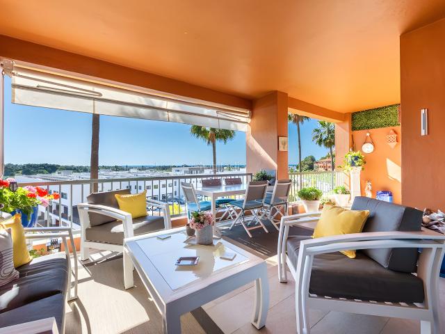 Apartamento en venta en Estepona, Villacana Costalita Saladillo. Apartamento en Planta Media en Nueva Milla de Oro. Apartamentos.