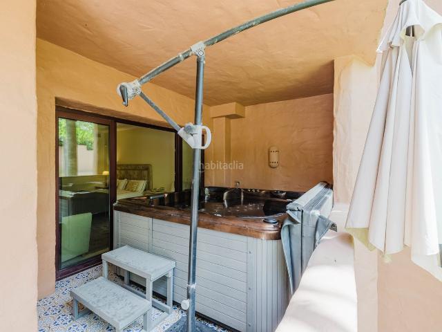 Apartamento en venta en Estepona, Villacana Costalita Saladillo. Exclusiva Suite 5 en Primera Línea de Playa con Jacuzzi Privado. Apartamentos.