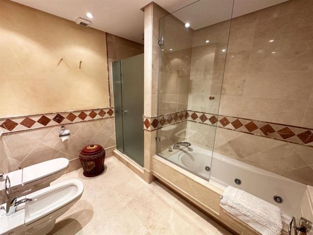 Apartamento en venta en Estepona, Zona Calvario. 52858 Ático Dúplex en Venta en Bahía de Velerín Primera Línea de Playa en la Nueva Milla de Oro. Apartamentos.