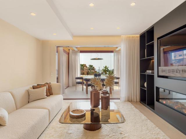 Apartamento en venta en Estepona, Zona de Punta Plata. Elegante apartamento en primera línea de playa en la Nueva Milla de Oro. Apartamentos.