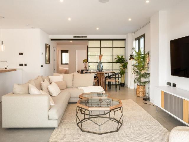 Apartamento en venta en Estepona, Altos de Estepona. Elegante apartamento de 3 habitaciones. Apartamentos.