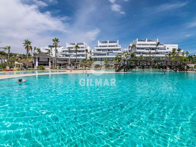 Apartamento en venta en Estepona, Cancelada. En un entorno tranquilo, rodeado de naturaleza y a pocos minutos del centro de Estepona, se encuentra este elegante apartamento de. Apartamentos.