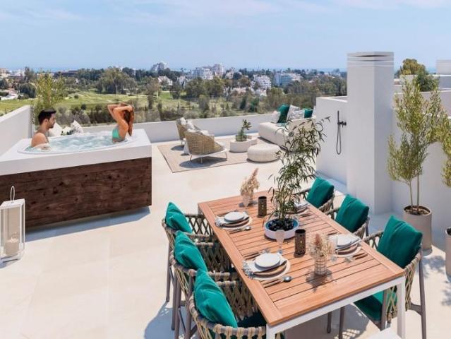 Apartamento en venta en Estepona, Atalaya
