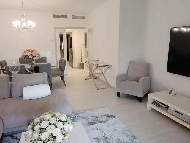 Apartamento en venta en Estepona, Benatalaya. Moderno Apartamento en Estepona. Apartamentos.
