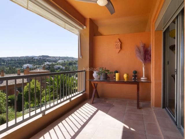 Apartamento en venta en Estepona, Benatalaya. Apartamento de 2 dormitorios en Benatalaya. Apartamentos.