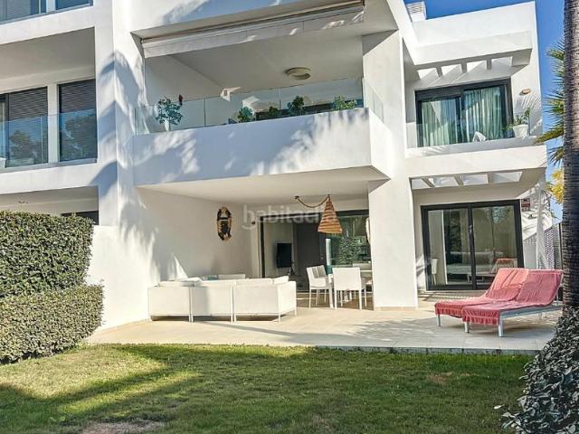 Apartamento en venta en Estepona, Benatalaya. Apartamentos.