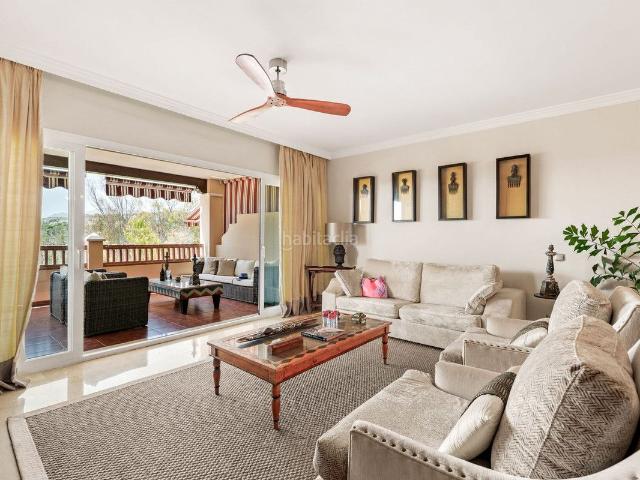 Apartamento en venta en Estepona, Benatalaya. Apartamentos.