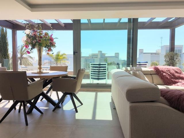 Apartamento en venta en Estepona, Cancelada. Apartamentos.