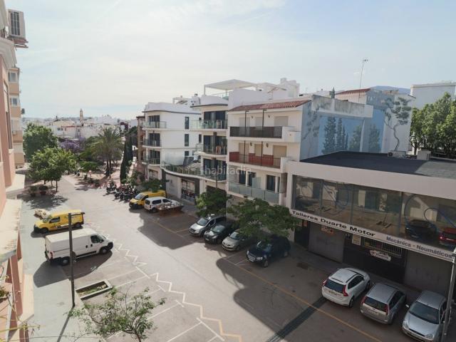 Apartamento en venta en Estepona, Centro. Amplia Vivienda a un paso de la Playa y el Paseo Marítimo Centro de Estepona. Apartamentos.