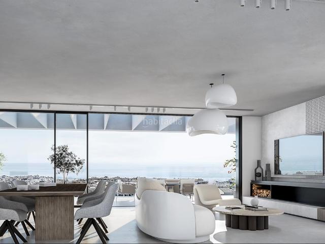 Apartamento en venta en Estepona, Centro. Apartamento de 2 Dormitorios con Vistas Panorámicas al Mar, Piscina Privada y Servicios Premium. Apartamentos.