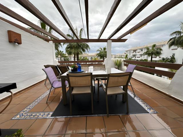 Apartamento en venta en Estepona, La Concha Resina Golf. Apartamento en Última Planta en Venta en Estepona. Apartamentos.