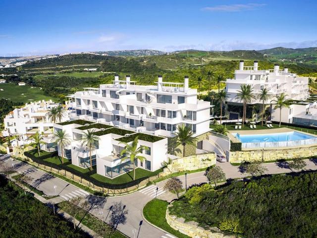 Apartamento en venta en Estepona, Estepona Golf. Golf y vistas al mar!. Apartamentos.