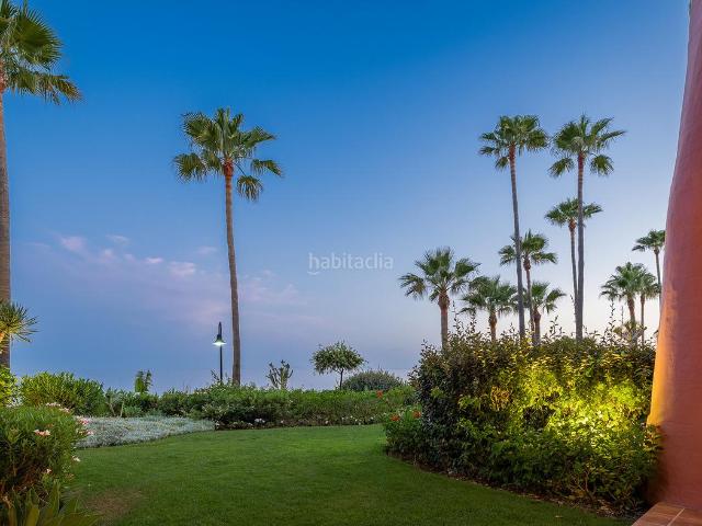 Apartamento en venta en Estepona, Guadalmansa. Apartamento de lujo en primera línea de playa Menara Beach, Nueva Milla de Oro. Apartamentos.