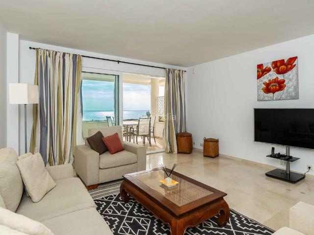 Apartamento en venta en Estepona, Guadalmansa. Apartamento frontal al mar en los Granados Playa de Estepona a la venta. Apartamentos.