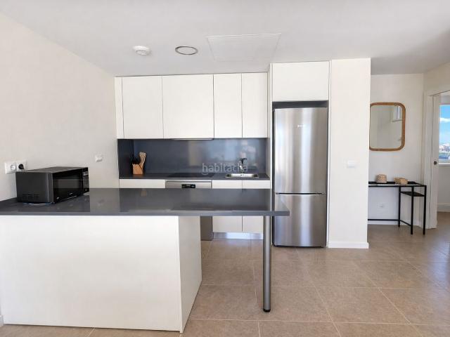 Apartamento en venta en Estepona, Guadalobón. MODERNO APARTAMENTO CON VISTAS AL MAR EN PROMOCIÓN RECIENTE EN ESTEPONA. Apartamentos.