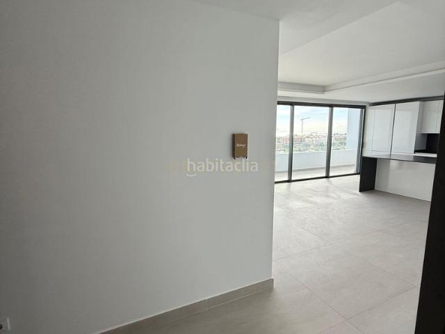 Apartamento en venta en Estepona, Guadalobón. Ático de lujo en Estepona, Málaga con vistas al mar. Apartamentos.