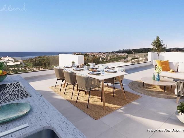 Apartamento en venta en Estepona, Guadalobón. Áticos de 3 dormitorios con gran terraza y solárium privado a 600 metros de la playa en Estepona. Apartamentos.