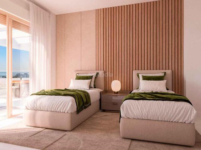 Ático en venta en Estepona, Guadalobón. Apartamento en Estepona con amplia terraza en venta. Áticos.