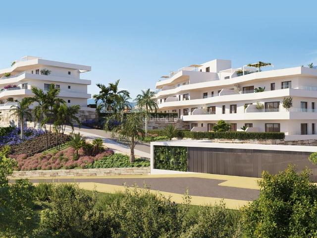 Apartamento en venta en Estepona, Guadalobón. Apartamento Planta primera de 3 dormitorios, 2 baños, terraza y jardín con vistas al Mar. Estepona. Apartamentos.