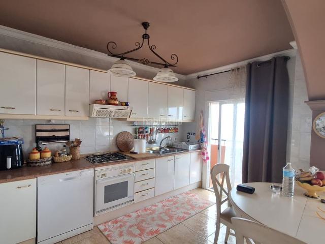 Apartamento en venta en Estepona, Guadalobón. Piso de 3 dormitorios con espectaculares vistas al mar y a la playa del Cristo, cerca del Puerto Deportivo. Apartamentos.