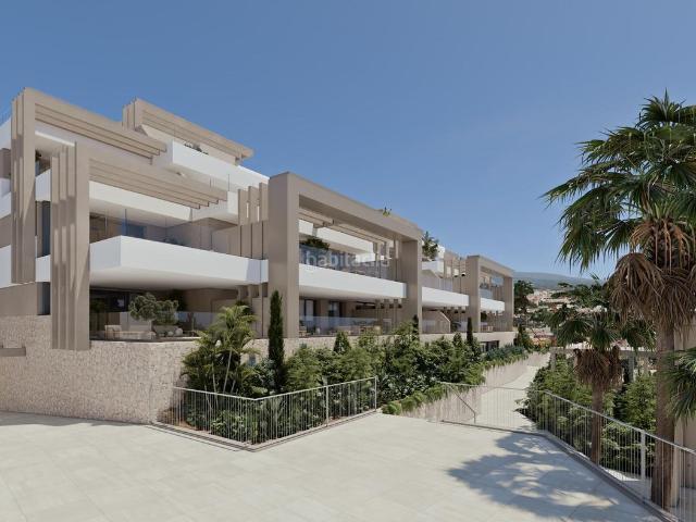 Apartamento en venta en Estepona, Huerta Nueva. Apartamento de Lujo en Planta Baja con Vistas Panorámicas al Mar y Jardín Privado en Las Mesas Estepona. Apartamentos.